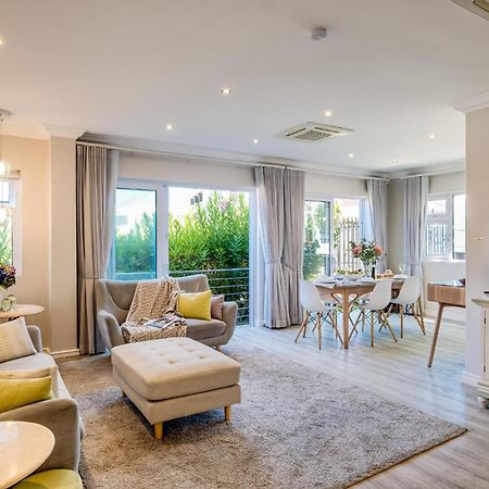 0m² 2 slaapkamer, 1 privé badkamer Appartement in Camps Baai Kaapstad Buitenkant foto