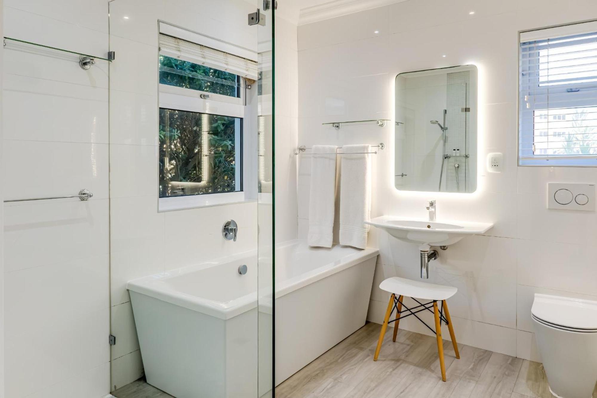 0m² 2 slaapkamer, 1 privé badkamer Appartement in Camps Baai Kaapstad Buitenkant foto