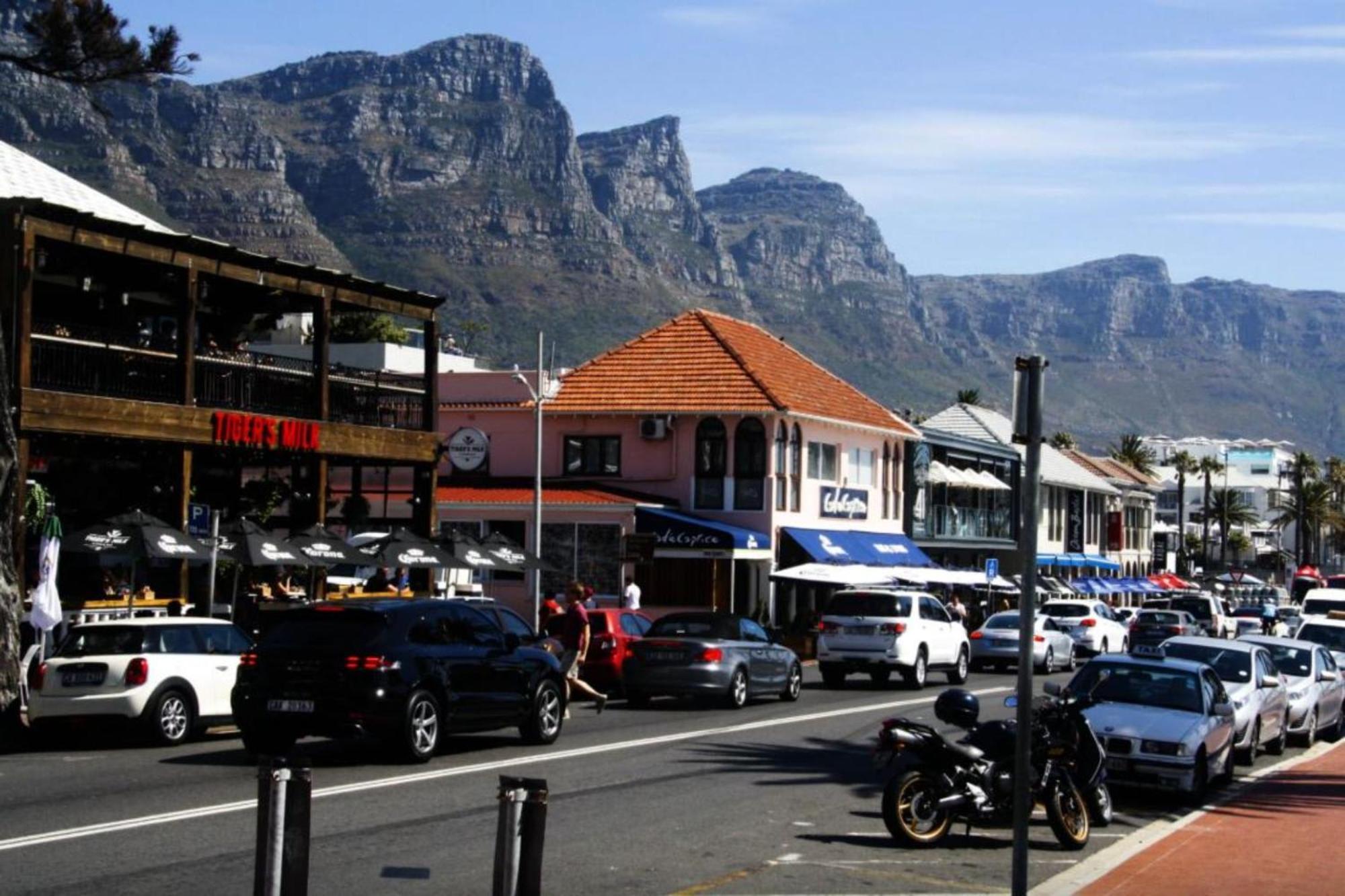 0m² 2 slaapkamer, 1 privé badkamer Appartement in Camps Baai Kaapstad Buitenkant foto