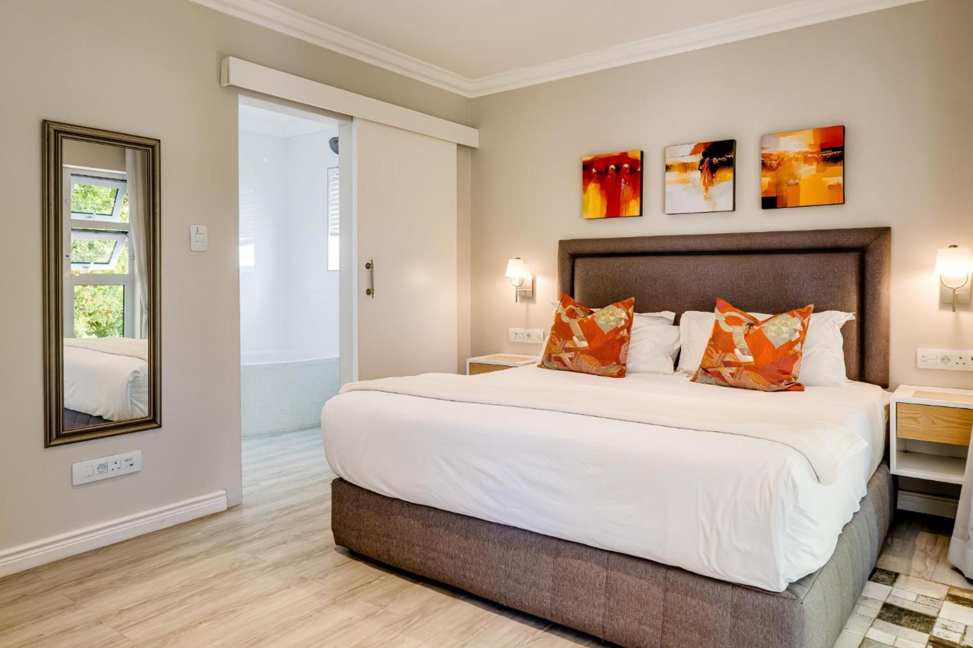 0m² 2 slaapkamer, 1 privé badkamer Appartement in Camps Baai Kaapstad Buitenkant foto