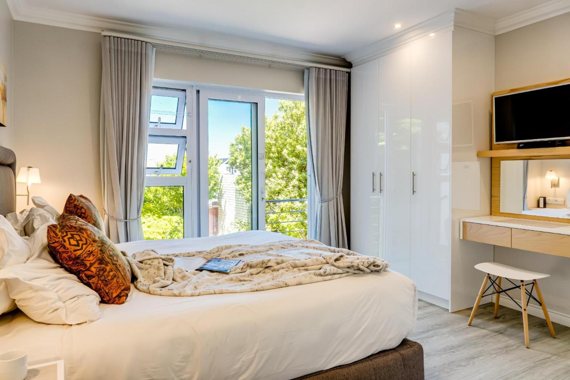 0m² 2 slaapkamer, 1 privé badkamer Appartement in Camps Baai Kaapstad Buitenkant foto