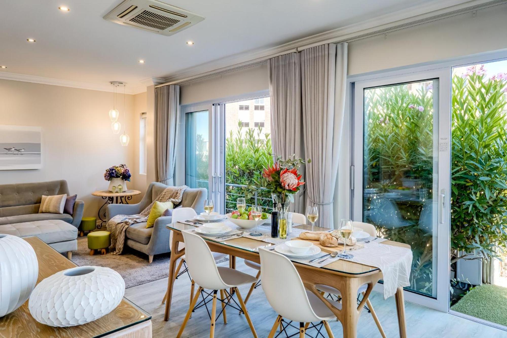 0m² 2 slaapkamer, 1 privé badkamer Appartement in Camps Baai Kaapstad Buitenkant foto